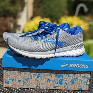 MEN BROOKS GYM SHOES SIZE 10.5 WIDE